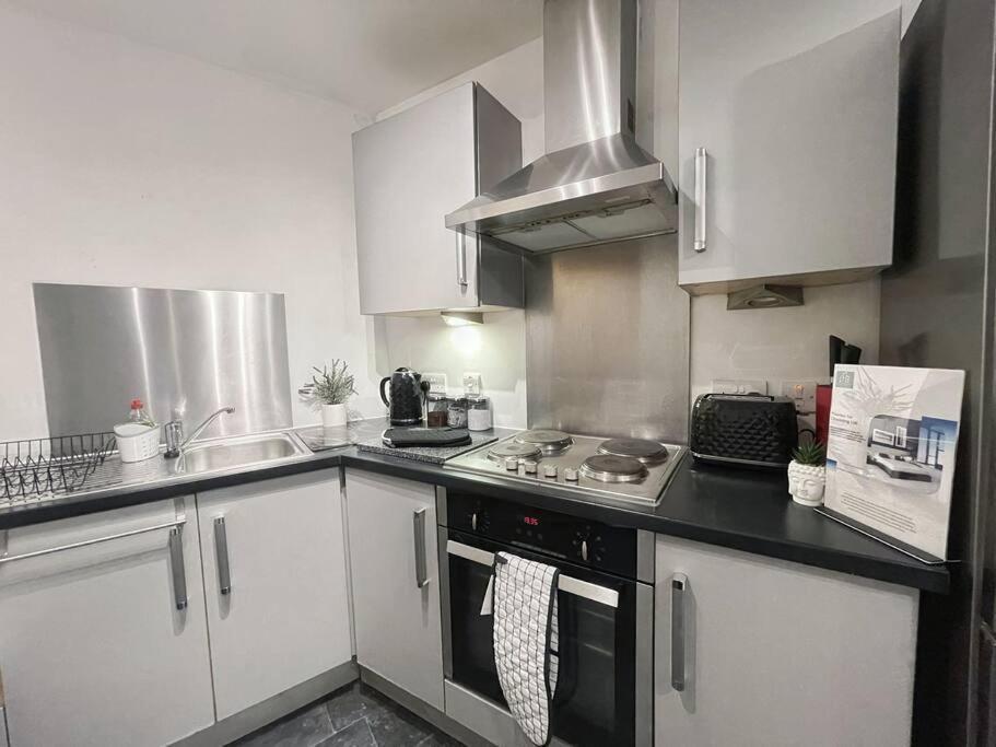 Cityfront Modern Apt Near City Centre/Etihad, Free Parking — Photos 1